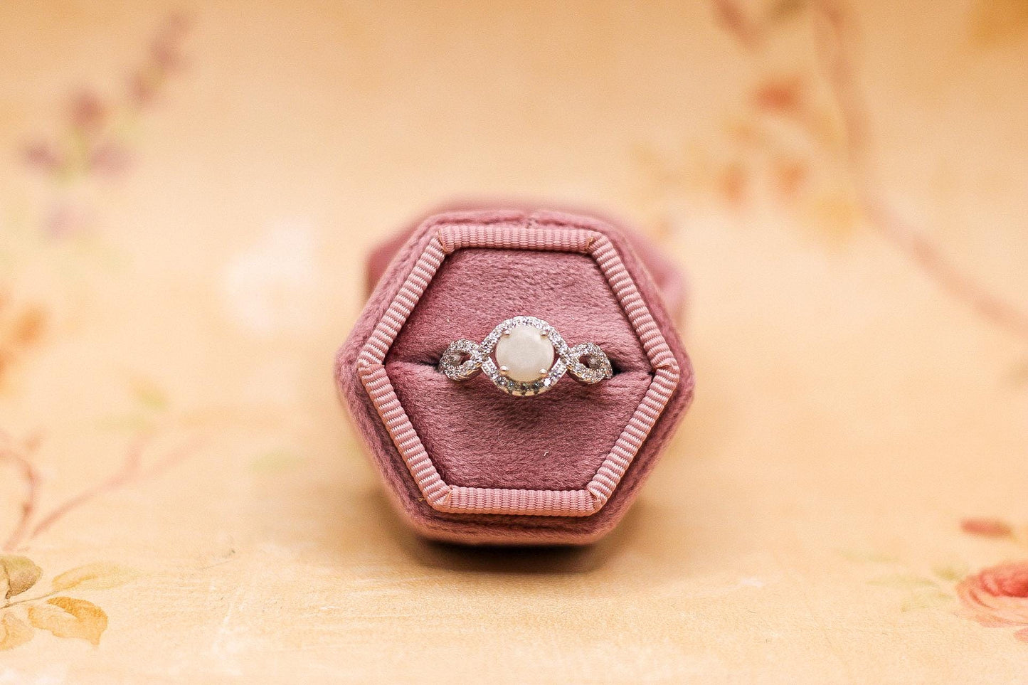 Southern Charm Memorial Ring for Ashes, Hair, Fabric, Breastmilk